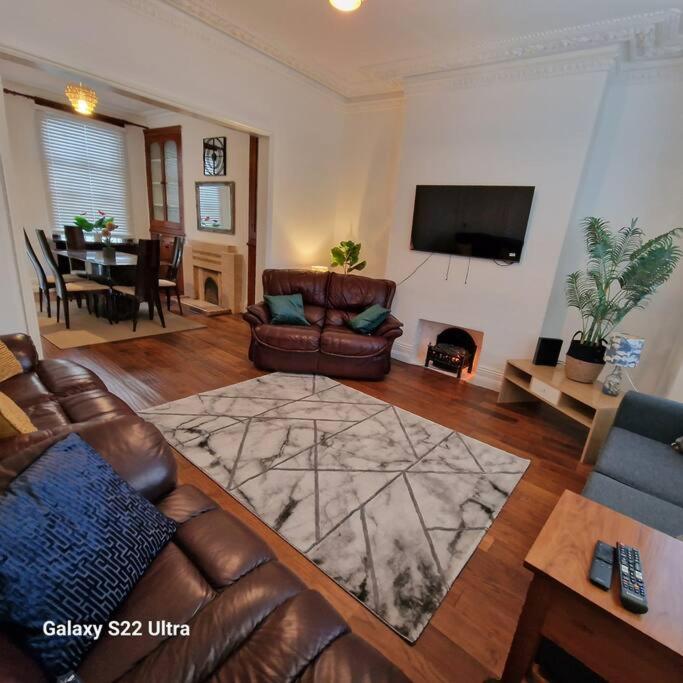 4 Bed Park View House-free Parking - Sleep 8 *