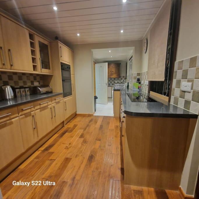 4 Bed Park View House-free Parking - Sleep 8 Holiday home *